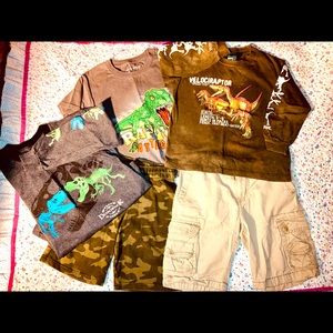 Dinosaur Lot. 3 Shirts 2 shorts